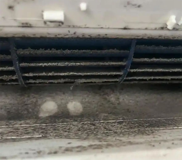 修武空调吹的风有股烧焦味是怎么回事